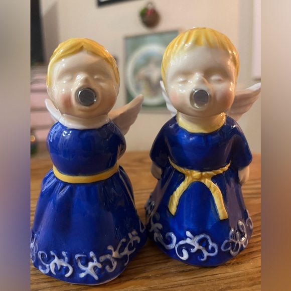 Vintage 80’s KISSING ANGELS Magnetic Salt & Pepper Shakers - Porcelain - Picture 9 of 10